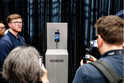 Honor unveils Robot Phone ahead of MWC Barcelona